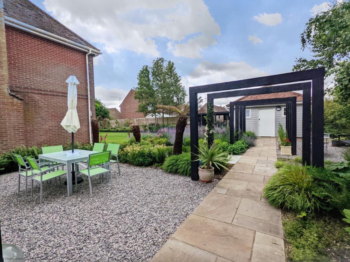 Little Maplewood, Tangmere Екстер'єр фото