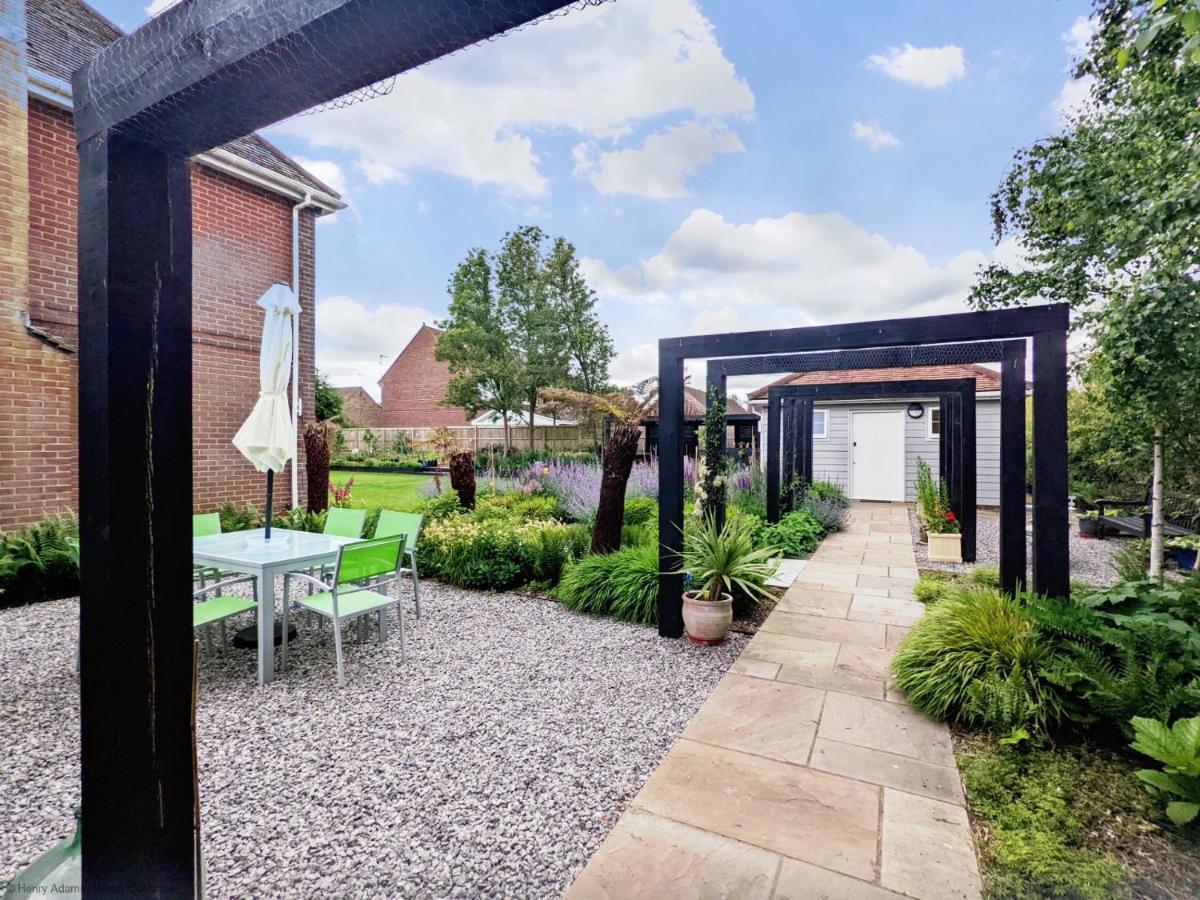 Little Maplewood, Tangmere Екстер'єр фото
